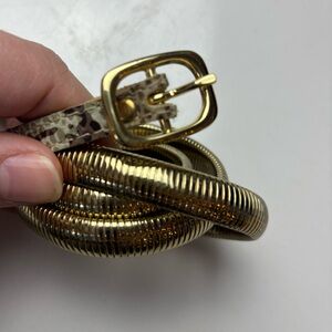 Elegantly Waisted vintage thin leather belt sz‎ S